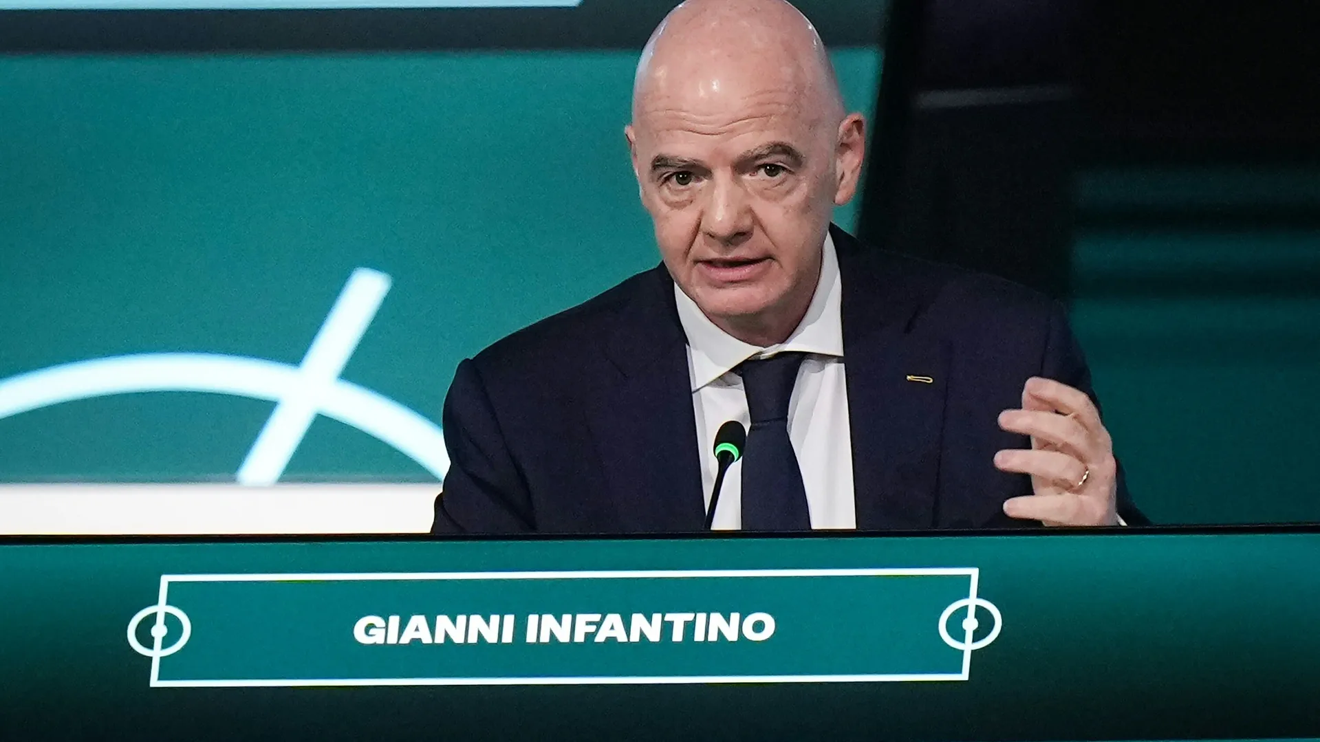 FIFA内部爆发“兵变”?员工公开要求因凡蒂诺下课,世界杯功臣心寒