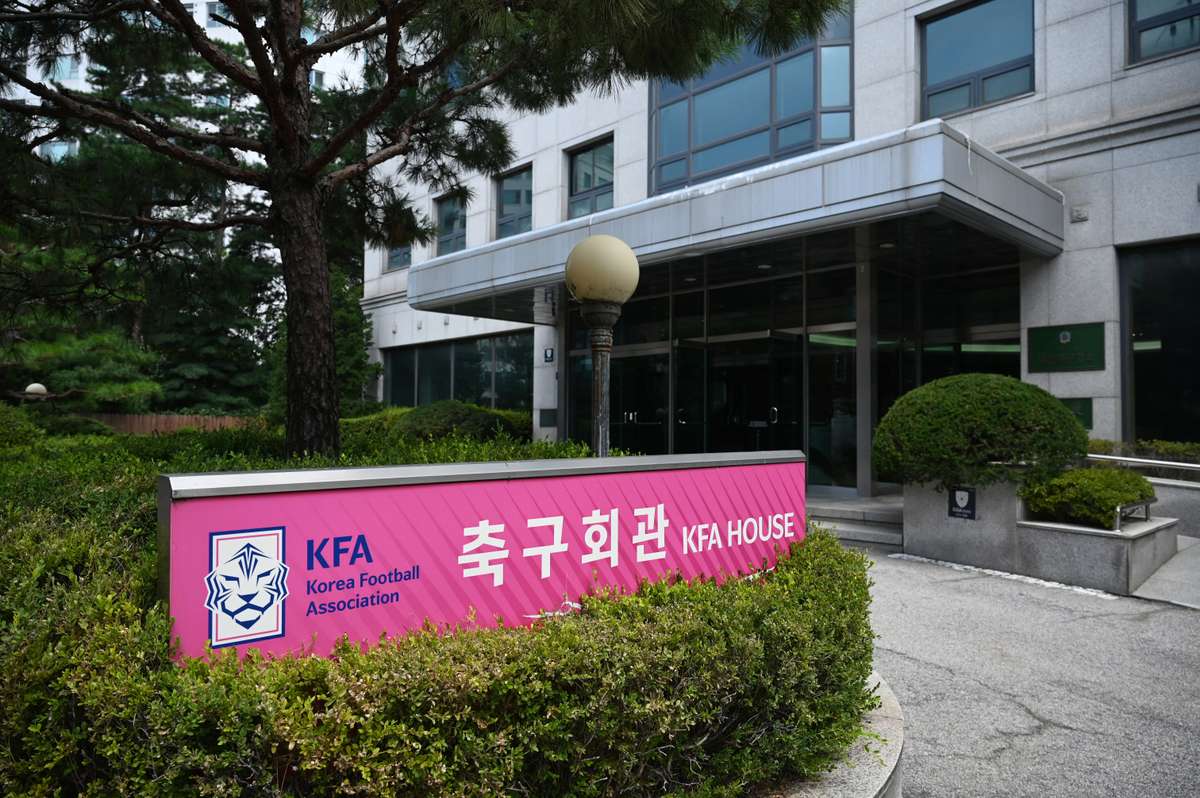 韩国警方突击搜查足协，调查洪明甫任命程序涉嫌违规