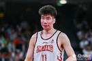 媒体人:中国球员想要提升 就得走出舒适区 余嘉豪真的不一样了