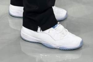 老板都一度不穿UA了！库里保镖今日上脚AJ 11出现在球场！