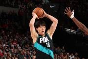 媒体人:小杨和赛季初相比换了个人 蜕变需尊重体育规律 慢慢等吧