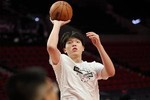 解说：今天斯普利特为保护杨瀚森用联防策略 Box-one和3-2的混合