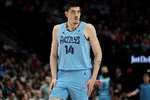 抢爆祖巴茨！埃迪狂揽21板&8前场板 4中2贡献5分3助3帽