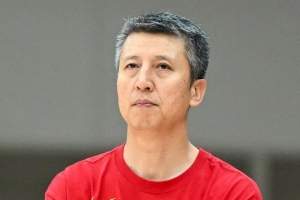媒体人：中国男篮很多都是空位3分不中 基本功太糙的短板彻底暴露