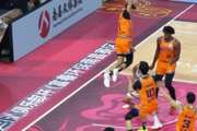攻守兼备！怀特塞德半场8分钟8中4拿到9分3板4帽 正负值+12