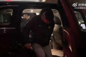 一个肋骨疼上车费劲，一个嘴缝20多针，致敬每一位为冠军付出的人