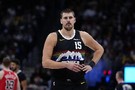 当绿叶！约基奇半场5中4拿到10分3板6助 三分3中2