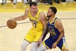 近30年NBA仅5名新秀砍30+三双：库里 格里芬 东契奇 里夫斯 奎因