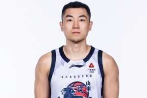 新赛季倒计时！高诗岩晒山东男篮定妆照：第11年打卡