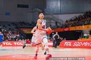 解说：陈林坚为山东提供了以往没有的三分火力 丰富了战术体系