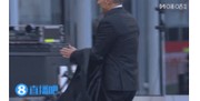 有点着急！米兰主场0-1落后，主教练阿莱格里脱掉外套