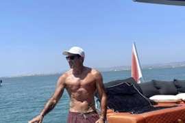 调侃C罗肌肉一般？来看看53岁老帅哥菲戈退役后的身材?