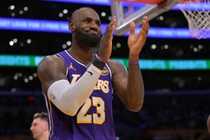 下赛季继续以打破胜场纪录？詹姆斯打趣：我不会追那个纪录的