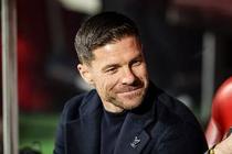 记者总结皇马2025:没有中场大脑纯靠天赋,阿隆索的球队缺乏风格