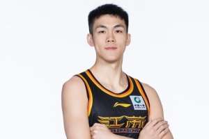 媒体人：庞峥麟最吸引人的是球商 被盯防仍展示出鲜明的比赛内容
