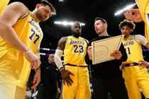 雷迪克：老詹回归后球队进攻打得太随意 这是我的责任！
