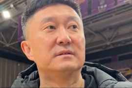 伤病潮人员轮转怎么办？杜锋：很难解决吧 我和老朱也不能上去打