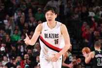 不错！杨瀚森第3节参与进攻&掩护3分 造犯规2罚 篮下盖帽 单节+7