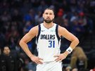 今天打得很不错！克莱半场8中4&三分6中3贡献12分2板5助