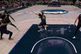 望无大碍！弗拉格防守时再崴脚受伤回更衣室 前天也崴过这只脚
