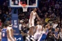 无处不在！莫布里篮下强攻打成2+1 随后防守端左手送遮天大帽