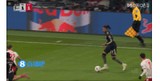 拜仁2-1反超！奥利塞右路送出传中，凯恩停球后门前冷静破门