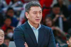 王世龙在罚球间隙朝裁判施压：直接让他们赢不就完了吗 还打什么
