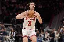 潇洒！吉迪中路突击 空中拉杆躲闪防守打成2+1
