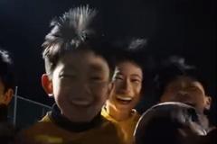 青岛西海岸梯队少年们为U23国足送祝福：我们也想为国争光！