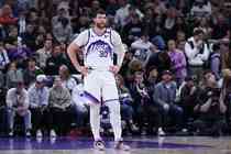 创造队史纪录！努尔基奇砍下17分10板12助 连续3场砍下三双！