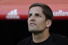 前西班牙主帅因过度使用AI被解雇,用AI买的前锋10场0球带队降级