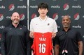 外媒:杨瀚森晚1年参加选秀就由预测的次轮进首轮 这是完美操作