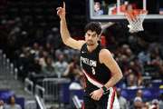 迈克·布朗:限制阿夫迪亚需全队努力 在NBA单靠一个人防不住对手