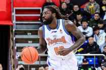 攻防压制！新疆半场53-18领先四川35分 四川首节仅6分