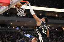 名记:尼克斯对字母哥的追求并不活跃 想有竞争力需要拉入第三方