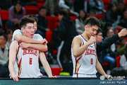 你们外线真准！半场陆文博三分6中3&程帅澎三分4中3 二人合砍19分