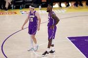 雷迪克：今天的排兵布阵有调整 让詹姆斯和里夫斯一起打更长时间