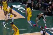 看着挺严重啊！里弗斯：字母哥在一次扣篮后导致左膝过度伸展