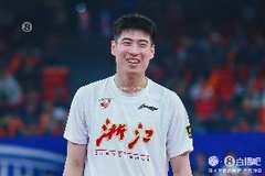 媒体人:程帅澎加时独得6分 今天程帅澎的表现完全就是外援级