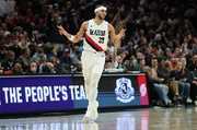 攻防一体！卡马拉14中8&三分9中4砍23分7板3断 正负值+35最高
