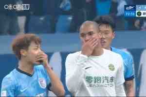 已老实?李镇全昨日因辱骂被禁2场罚2万，当晚中超球员捂嘴交流