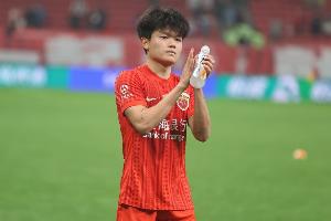 东体:单外援首发战平泰山,杨希、李帅赛后一起发红包