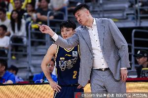 媒体人:广东的阵地战进攻打得太简单了 犯规还越来越多