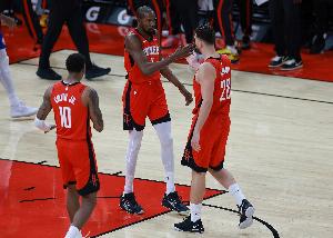 媒体人:火箭没有基石全是配角 该趁这些潜力股未完全漏底早交易