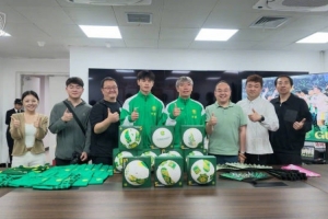 张稀哲和邓捷夫来到地铁3号线工人体育场站,慰问一线地铁员工