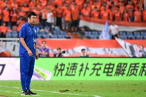 鲁媒:韩鹏阵型改变效果立竿见影,主力停赛考验下轮排兵布阵