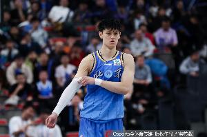 媒体人:北京全场被压制关键球能力差 曾凡博对比张镇麟相形见绌