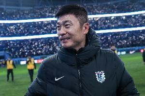 李国旭:斯坦丘是一名非常职业的球员,因为女儿手术没来到深圳
