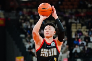 贺希宁:我必须要出手 去承担那个责任 容子峰是我们最好的1号位