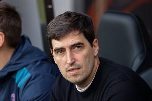 法媒:利物浦考虑解雇斯洛特,总监理查德·休斯正接触伊劳拉